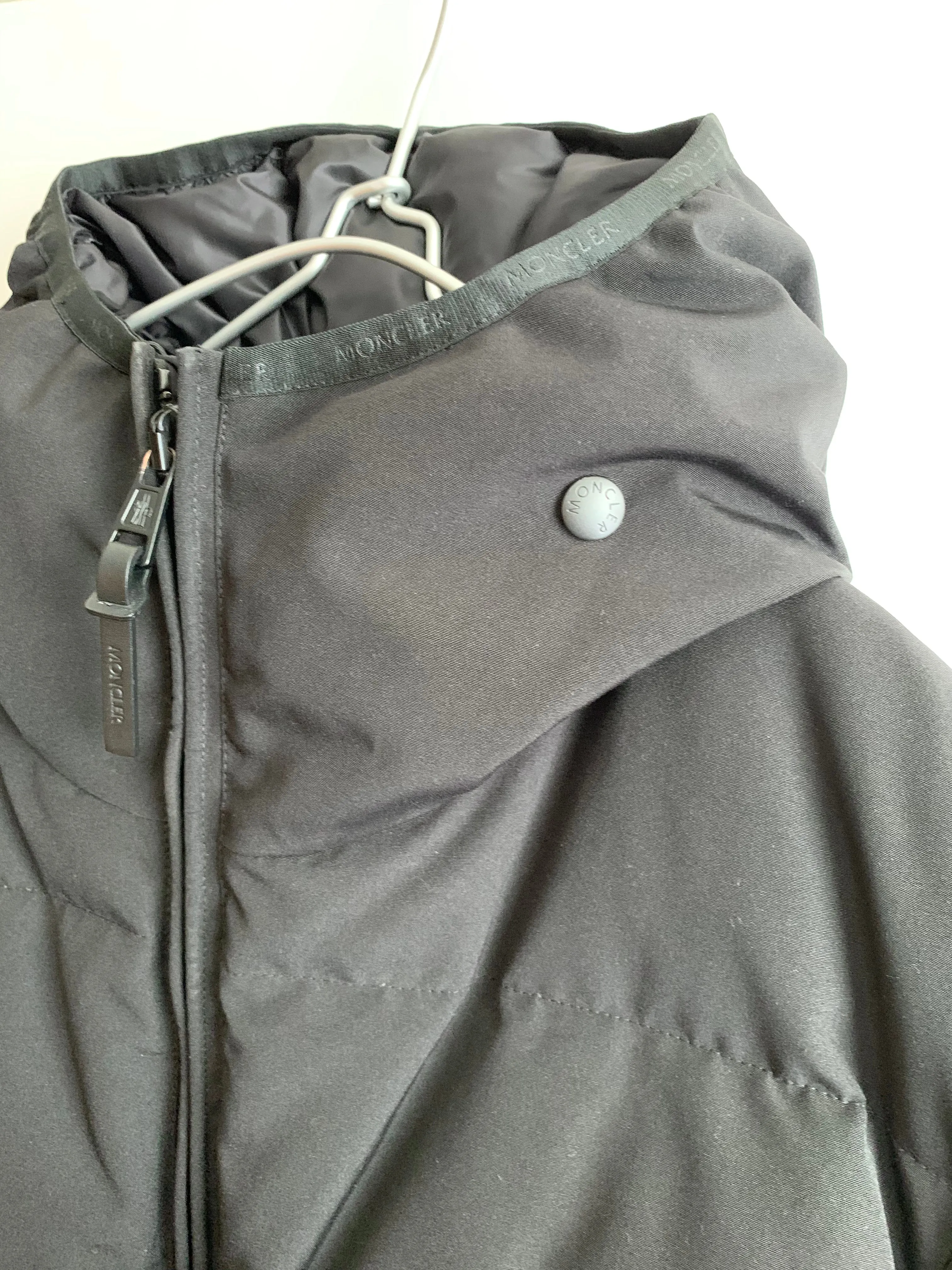 【 MONCLER 】Montsouris Giubbotto Down Jacket