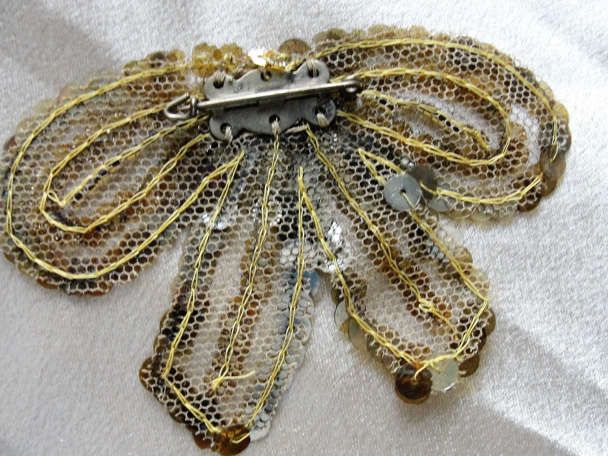 BEAUTIFUL 1920s Flapper Era French Sequin and beaded Bow Brooch,Gold Sequins Pin,Evening Wear,Hats Bags,Flapper Dress,Vintage Clothing