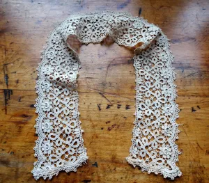 BEAUTIFUL Antique Lace Collar, Openwork Floral Pattern, Perfect For Heirloom Sewing,Collectible Vintage Collars