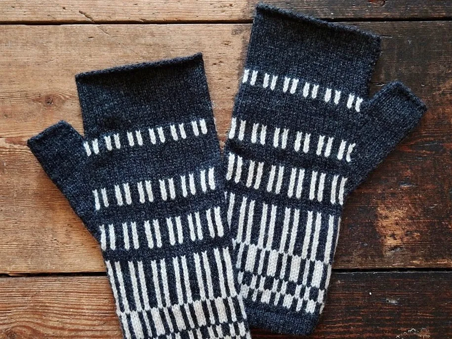 Coastline Wool Fingerless Mittens - CHARCOAL