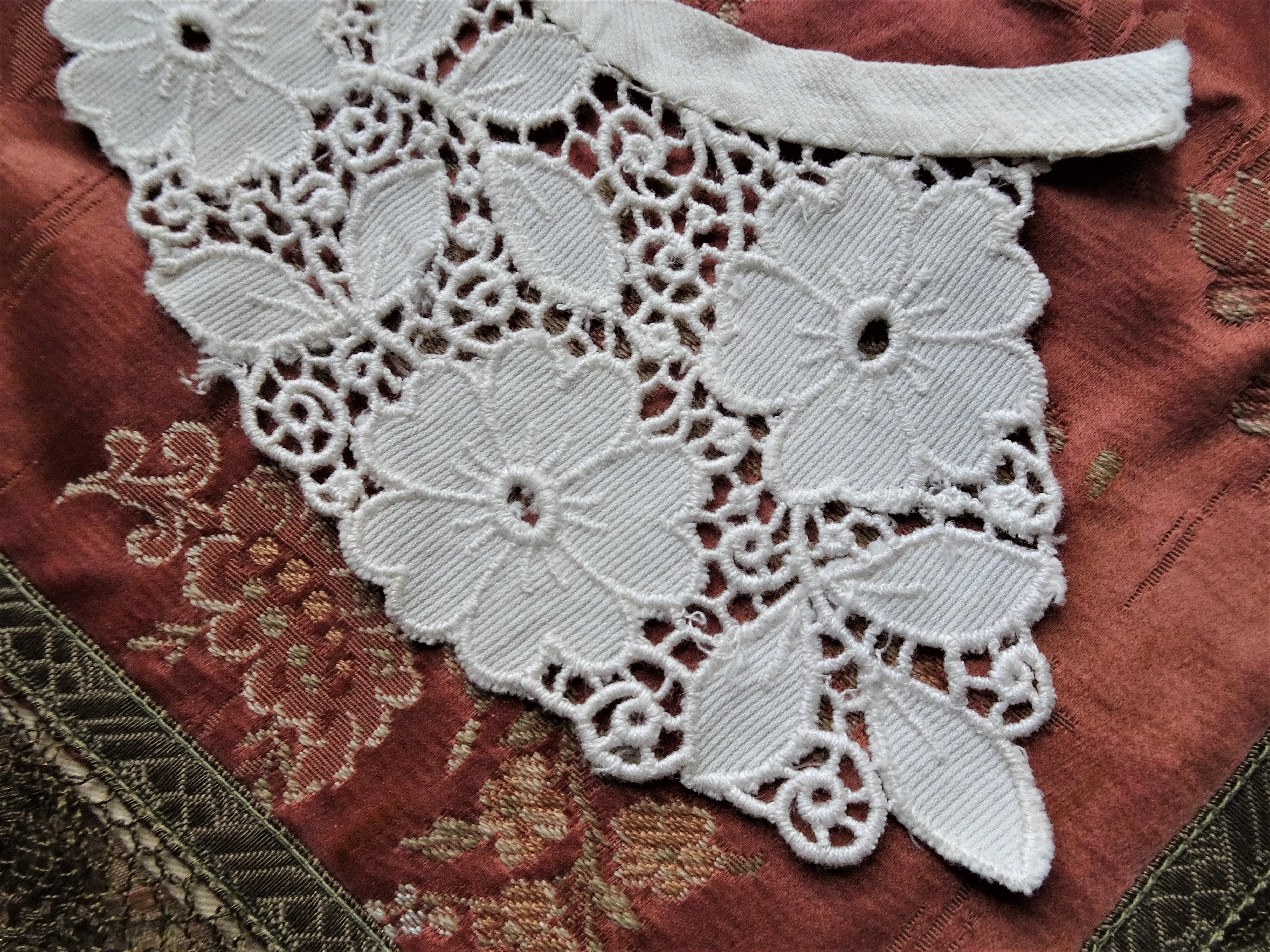 LOVELY Vintage Lace Collar, Openwork Floral  Design,Collectible Vintage Collars