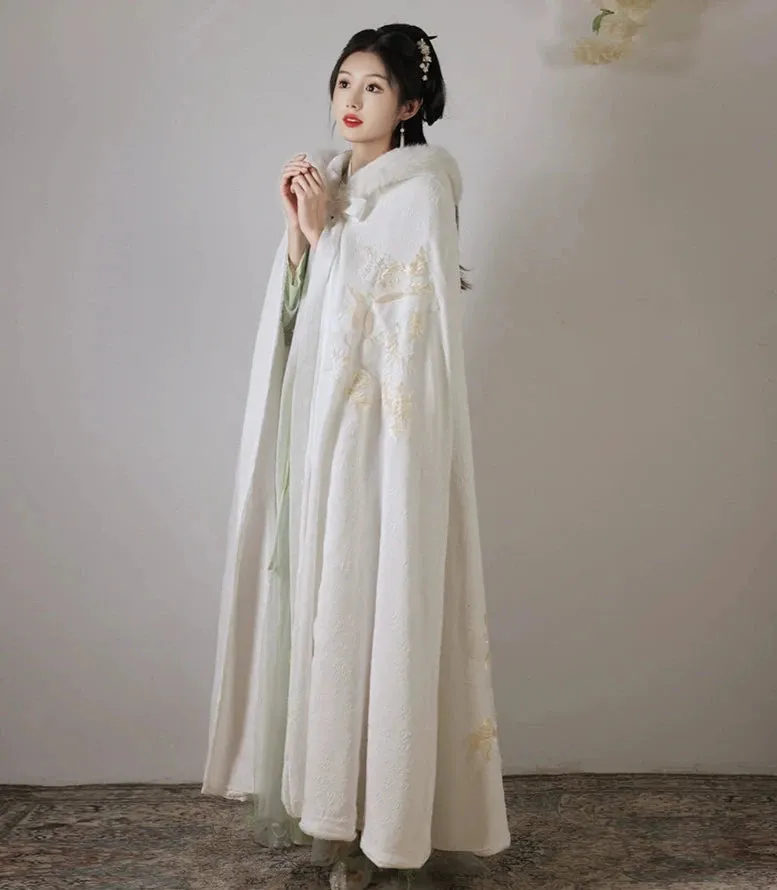 Mao Dou 毛豆 Edamame Embroidered Winter Fur Doupeng Cloak